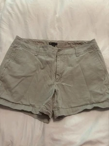Gap Woman’s Size 10 Stretch Shorts Casual Chino - Picture 1 of 3