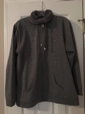 *¡SUDADERA QUACKER FACTORY GRIS CON CUENTAS CREMALLERA FRONTAL L/S! Talla mediana #74 Foto 1 de 4