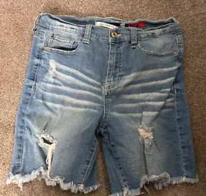 Women's Celebrity Pink Bermuda Destructed Fray Cuffed Jean Shorts Size 7 - Picture 1 of 3