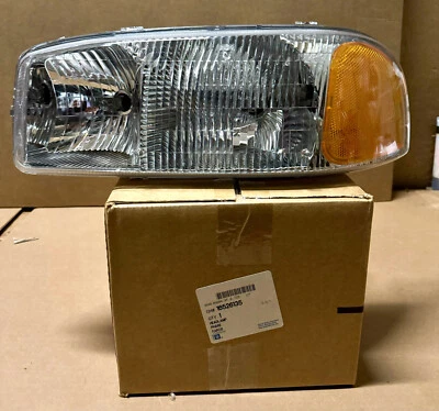 Lámpara principal NOS GM Sierra '99-'07, Yukon '00-'06 - lado del conductor #16526135 Foto 1 de 4