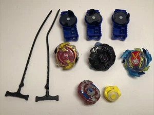 Menge 3 BEYBLADE Spin Spielzeug mit Werfern und Reißverschluss Schnüren, Hasbro, TOMY 2016’ - Bild 1 von 7