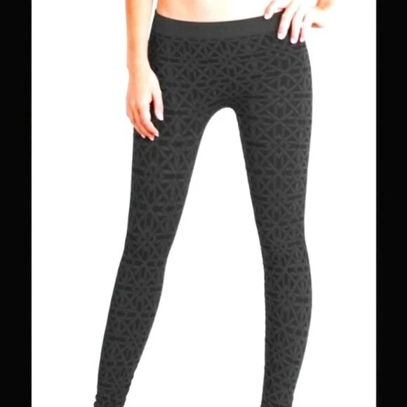 Nuevos Leggings Premium Gris Carbón Diseñador Patrón Suave y Elástico Foto 1 de 1