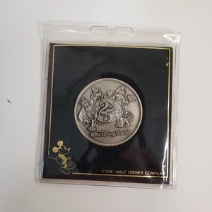 Walt Disney World 25th Anniversary Coin Medallion Silvertone 1971-1996 - Bild 1 von 5