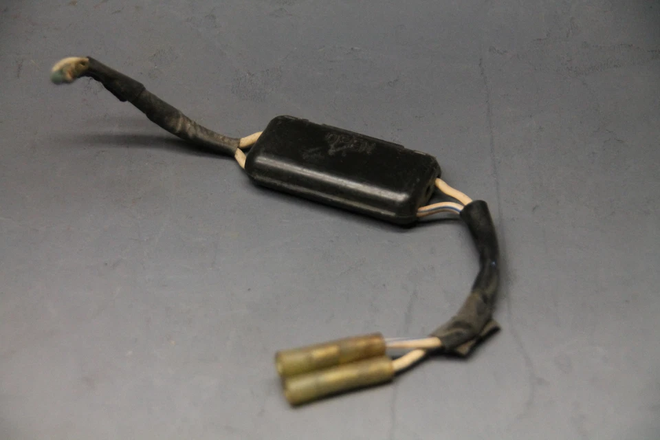 1982 KAWASAKI KZ440G FUSE BOX 26004-1014 - Image 1 of 4