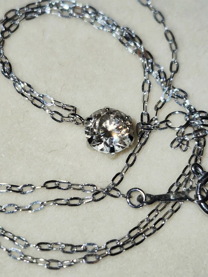 GORGEOUS! 900 PLATINUM NATURAL .50ct DIAMOND SOLITAIRE NECKLACE W/GIFT BOX $1800 - Image 1 of 4