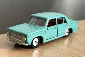 Modelo soviético de un coche VAZ 2101 de la planta Progress, escala 1:60 - Imagen 1 de 10