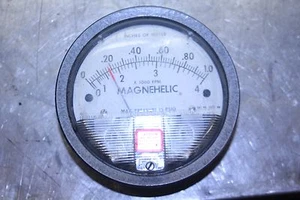 Magnehelic Pressure Gauge No. 2001C AV - Picture 1 of 2