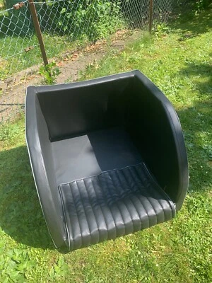 Sehr schöne neuwertige Transportbox von Dogstyler passt sehr gut in einen Touran - Bild 1 von 4