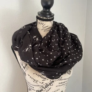 Stylish 60" LOFT Brand Infinity Black & White Floral Scarf w/Tassels (MM) - Picture 1 of 7