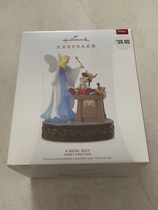 HALLMARK KEEPSAKE ORNAMENTS 2018 Disney Pinnochio A Real Boy Magic Light & Sound - Picture 1 of 2