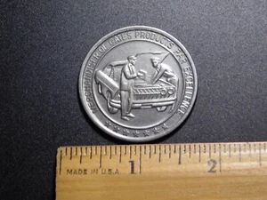 VINTAGE MEDAL TOKEN OLD CAR GATES RUBBER COMPANY DENVER COLO FOUNDED 1911 - Picture 1 of 4