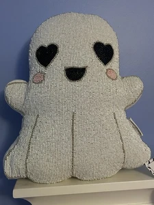 Cupcakes y Cashmere Ghost Halloween 2025 Almohada Bordada con Cuentas ¡Nueva! - Imagen 1 de 4