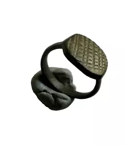 Ancient Roman or Byzantine Bronze Ring.      49 - Picture 1 of 4
