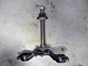 2000 2001 2002 2003 00 01 02 03 04 05 Yamaha YZF 600 Lower TripleTree B5 - Picture 1 of 3