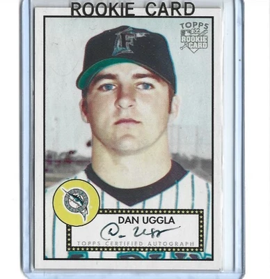2006 TOPPS 52 BASEBALL DAN UGGLA ON-CARD AUTOGRAPHED ROOKIE CARD #52S-DU - Image 1 of 2