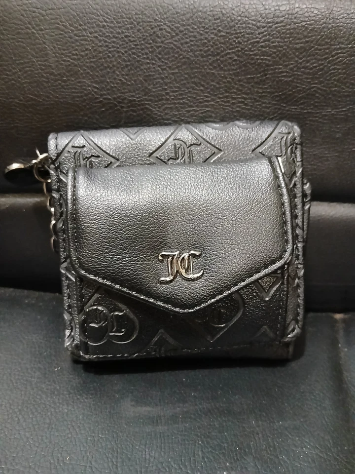 Juicy Couture Regaliz Good Times Mini Sobre Solapa Billetera Llavero Logo Corazón Foto 1 de 4