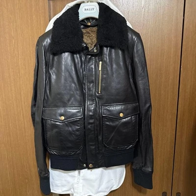 Chaqueta de cuero BALLY A-2 para hombre 48 piel de oveja negra vintage años 2010 Foto 1 de 4