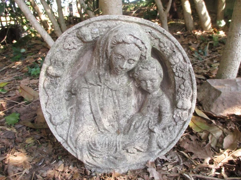OLD WEATHERED MARY&BABYJESUS VINTAGE CEMENT/CONCRETE FREE STANDING GARDEN PLAQUE Cover
