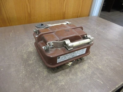 Toshiba Voltage Transformer V-E2HDP 100伏安 Pri: 2.4kV Sec: 120V 50/60Hz 二手 — 第 1/4 张图片