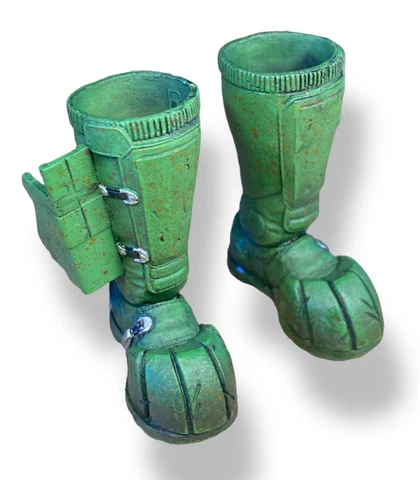 Mezco One:12 Judge Dredd - Green Combat Boots w/ Holster & Sheath 1:12 Scale Cover