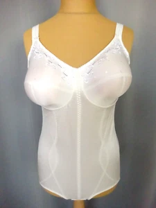 Ivory Satin Body Shaper PRIMA DONNA Size FR105 US/UK40 EU90 CUP D - Picture 1 of 12