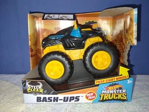 Hot Wheels Monster Trucks Steer Clear Bash-Ups With Giant Wheels - Picture 1 of 4