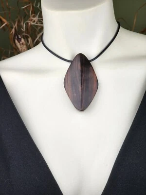 Collar de cordón colgante grueso de madera natural hecho a mano Natura ajustable Foto 1 de 4
