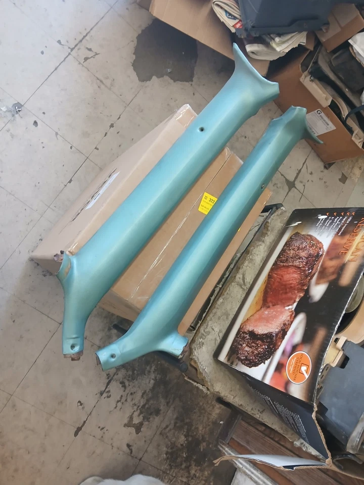 Ford Thunderbird 1968 usado interior un pilar molduras izquierda y derecha par Foto 1 de 4