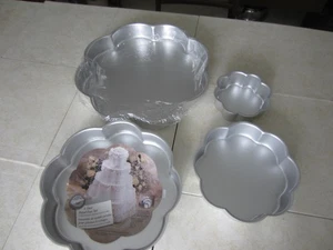 NUEVO Juego de 4 sartenes para pasteles Wilton de colección pétalos de flores boda hornear 502-2138 - Imagen 1 de 5