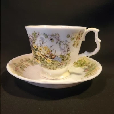 Taza y platillo con patas Royal Doulton de colección en Brambly Hedge Spring 1983 Foto 1 de 4