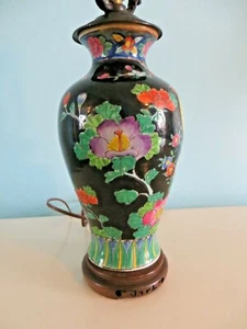 Lámpara de mesa vintage colorida sobre negra asiática pájaro del paraíso y flores florero 23" - Imagen 1 de 12
