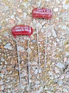 2X NOS .001uF 1600v GE Polyester Drop Capacitors 2pcs - Picture 1 of 3