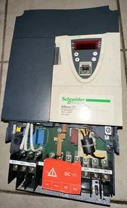 Schneider Electric Altivar 71 3 Phase AC Drive ATV71HD15N4 20 HP 15kW 480v Read - Picture 1 of 9