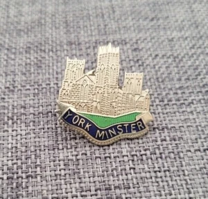 YORK MINSTER ENAMEL PIN BADGE - Picture 1 of 2
