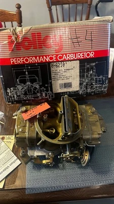 Holley Carb, 0-6210 , 650 Cfm, mech secondaries,spread bore - Image 1 of 4
