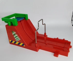 Estación de carga y puerta de cargador -Tomy Big Big Loader Toy #5003 PIEZA DE REPUESTO - Imagen 1 de 8