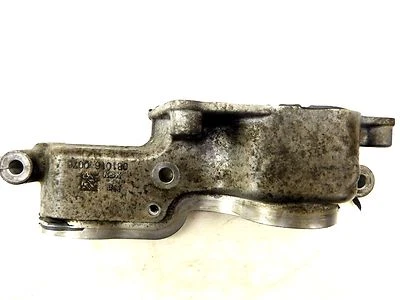 2009-2012 NISSAN 370Z OEM SUPORTE DE TAMPA DE EIXO DE COMANDO DIANTEIRO DIREITO - Imagem 1 de 4