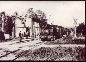 photo. train. ancienne locomotive . gare - Picture 1 of 1