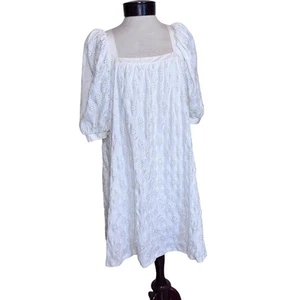 Anthropology Maeve weißes kurzes Kleid mit Ösen und Puffärmeln Größe Large - Bild 1 von 5