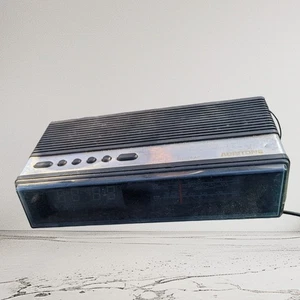 Vintage Auritone 16D8 elektronischer digitaler Radiowecker AM/FM Wecker – Made in Hong - Bild 1 von 3