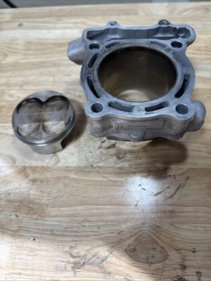 Kawasaki KX250F 2004 2005 cilindro OEM con pistón STD de 77 mm KX Suzuki RMZ 250 Foto 1 de 4