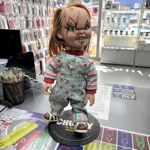 Child´s Play Talking Doll - Good Guys Chucky 15" Mega Scale With Stand - Picture 1 of 2