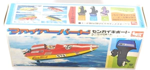Vintage LS Firebird Racing Boat Model Kit with Dual Outboard Motors Unassembled - Picture 1 of 24
