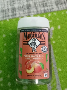Le Petit Marseillais Organic White Peach and Nectarine Extra Gentle Shower Gel - Picture 1 of 6