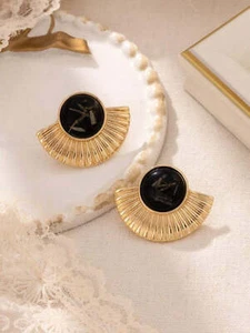 Pendientes Clip en 1 1/2" Oro y Piedra Negra Abanico Estilo Botón - Imagen 1 de 4