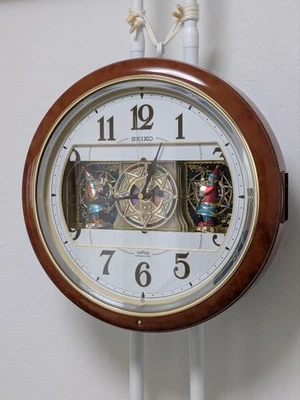 SEIKO RE559H Radio Controlled Motion Musical Wall Clock with Melodies Quartz - Image 1 of 4