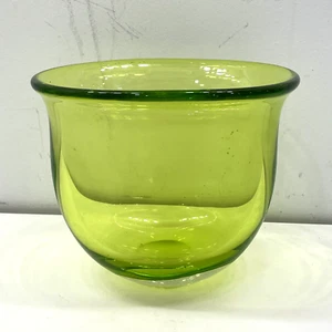 BEAUTIFUL HAND BLOWN KEY LIME GREEN BOWL CONTEMPORARY 6 5/8" TALL GLASS - Picture 1 of 5