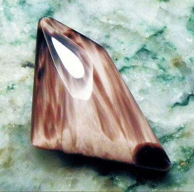 15.13cts ORIGINAL PURPLE VICTORIA STONE 27.5 x 15 x 5 mm CABOCHON MAN MADE - Image 1 of 3