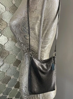 Bolso de hombro WHITING & DAVIS de malla metálica Gunmetal Foto 1 de 4