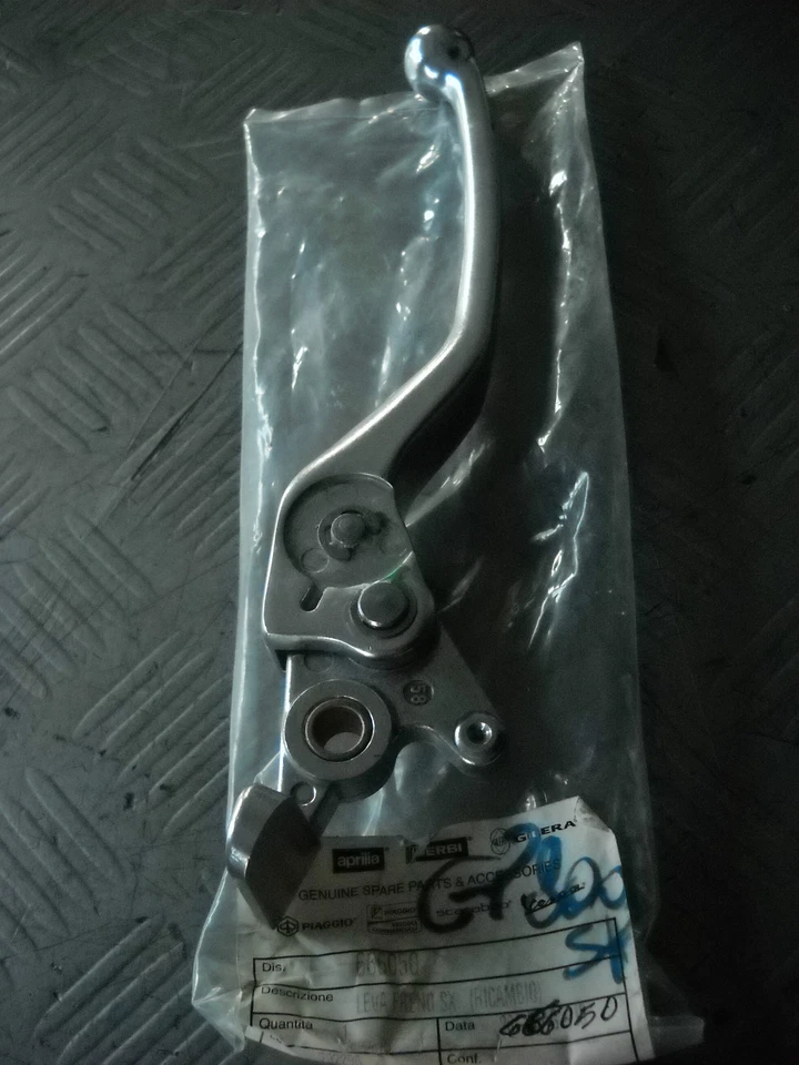 666050 GR. LEVA SX CON REGOLATORE GILERA GP 800 - Immagine 1 di 1